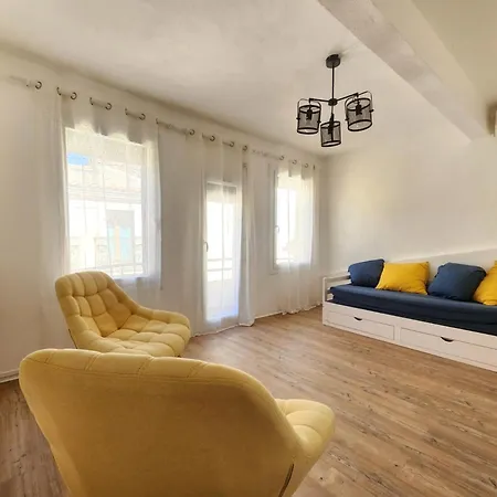 With Two Bedrooms And Terrace Vakantiehuis Caux