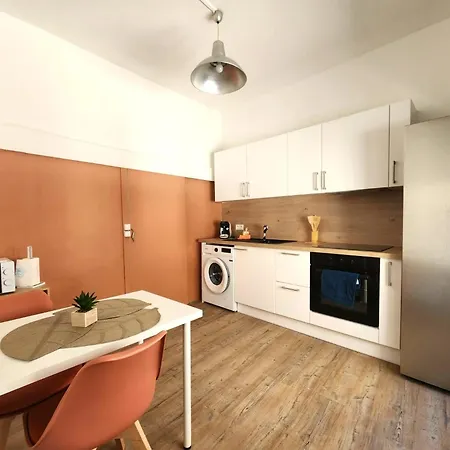 With Two Bedrooms And Terrace Vakantiehuis *